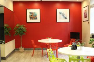 Club Hotel, Milan