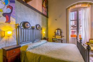 Hotel Henry's House, Syracuse