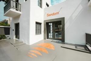 Sandom, Parikia