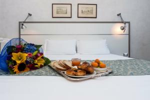 Hotel California, Rome