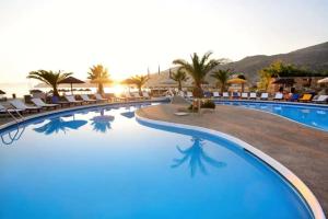 Far Out Village Hotel, Mylopotas