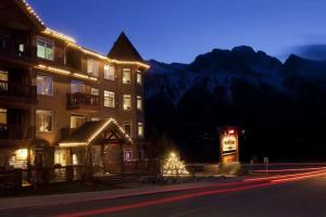 Falcon Crest Lodge by CLIQUE, Canmore