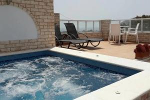 Villa Roussa, Fira