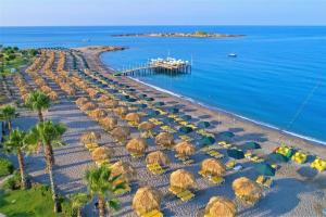 Justiniano Club Park Conti, Okurcalar