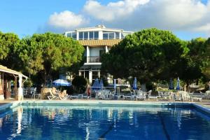 Valais Hotel, Alikanas