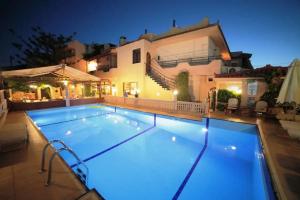 Erato Hotel, Kokkini Khanion