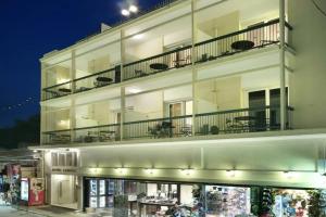 Adrian Hotel, Athens