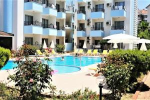 Summer rose hotel, Side