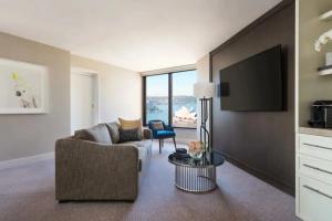 Four Seasons Hotel Sydney, Sydney