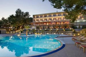 Xenia Palace Portaria, Portaria