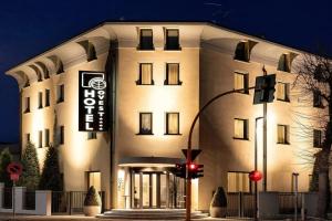 Hotel Ovest, Piacenza
