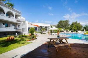 Happy Days Hotel, Adults Only, Theologos