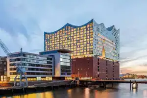 Super 8 by Wyndham Mitte Hotel