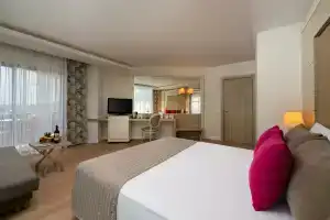Delphin Deluxe Resort, Okurcalar