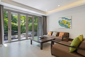 Pearl of Naithon, Naithon