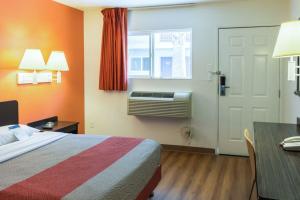 Motel 6-Bakersfield, CA - East, Bakersfield