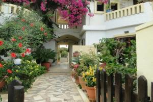 Paradise Inn, Milatos