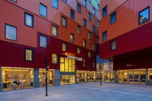 Courtyard by Marriott Paris Charles de Gaulle Central Airport, Roissy