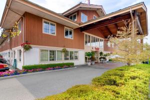 Econo Lodge Inn & Suites - North Vancouver, North Vancouver