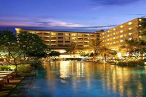 Dusit Thani LakeView Hotel, Cairo