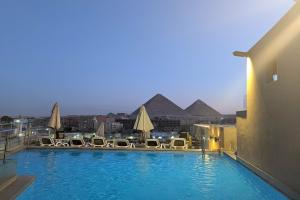 Pyramid Front Hotel, Cairo