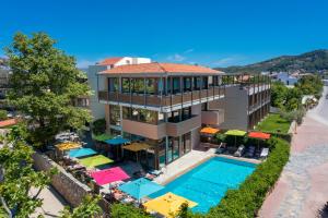 Alkyon, Skiathos Town