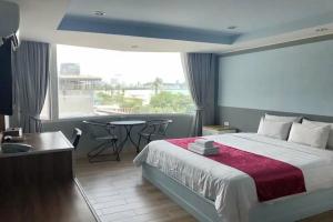 The Beach Front Resort,, Pattaya