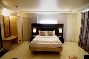 Capital O 406 Hotel Venkat Presidency, Mumbai