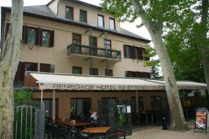 Renegade Hotel, Siofok
