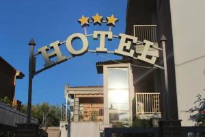 Hotel Ristorante L'Avvenire, Destra