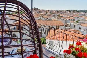 Entelia, Skiathos Town