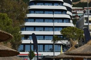 Yacht Hotel, Vlore
