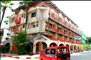 Boomerang Inn, Patong