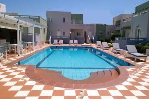 Golden Sun Boutique, Malia