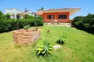 2 bedrooms house at Lido di 300 m away from the beach with sea view enclosed garden and wifi, Noto