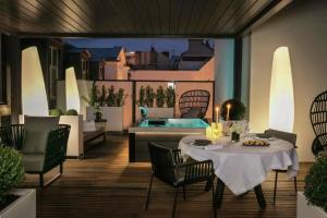 Niepce Paris, Curio Collection By Hilton, Paris
