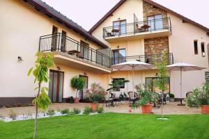 Barackvirag Apartmanhaz, Tihany