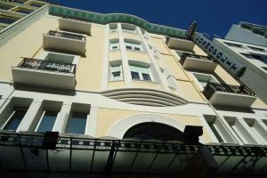 Cosmopolit, Athens