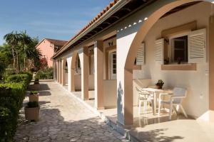 Paradise Village, Roda