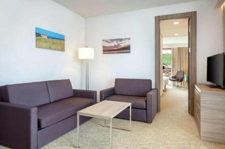 Hilton Garden Inn - 14