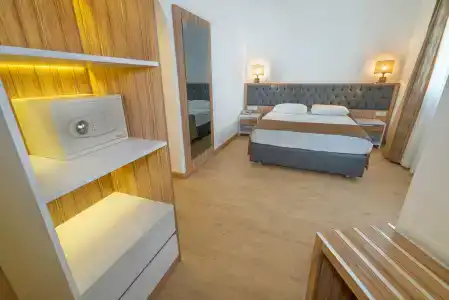 Kleopatra Celine - 73