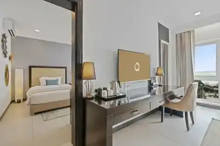 Queenco & Casino - 50