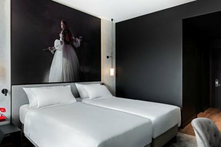 Radisson RED Madrid - 10