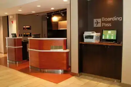 Courtyard Chesapeake Greenbrier - 11