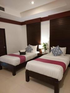 Naithon Beach Mansion - 94