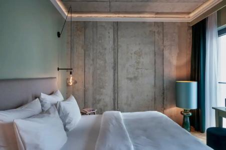 Gekko House Frankfurt, a Tribute Portfolio - 39