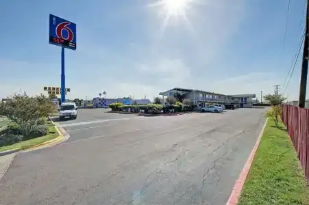 Motel 6-Laredo, TX - South - 6
