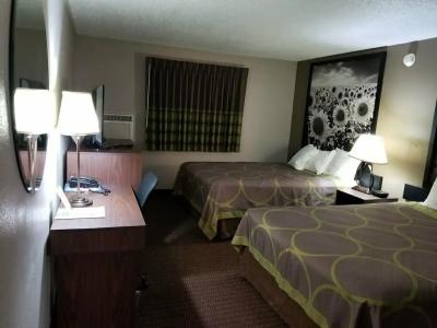 Super 8 by Wyndham Bismarck - 54