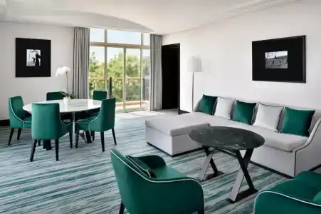 Address Montgomerie - 53