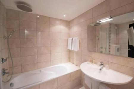 Best Western Premier Le Patio des Artistes Wellness Jacuzzi - 39